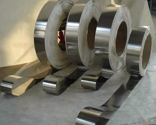 Διακοσμητικό μέταλλο 50.0mm σπειρών λουρίδων ανοξείδωτου επιφάνειας SUS302 8K φωτεινό για τον ανελκυστήρα